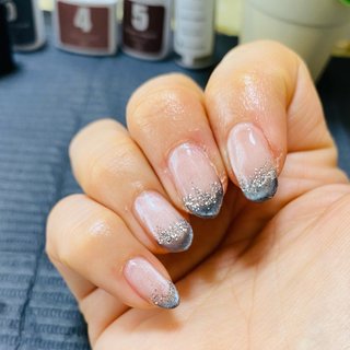 ペロリンを使ってみたくて、簡単ネイルやってみた！ どのくらいで浮いてくるかな〜
楽しみ⭐︎

#マグネットネイル #5ミクロンマグネット 
#ペロリン #簡単
#艶姫　⇦トップコート

2/28 my nail #セルフネイル #cheerful nail⭐︎hitomi #ネイルブック