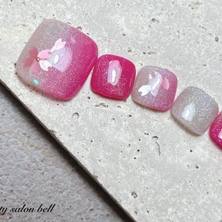 #春#春ネイル#桜ネイル#春ネイルデザイン#フットネイル2025 #フットネイル春 #フットネイルデザイン #フットネイル #ピンクネイル #春色ネイル #桜ホログラム #桜ホロネイル #春 #卒業式 #入学式 #フット #ホログラム #マグネット #大人 #桜 #ミディアム #スクエア #ホワイト #ピンク #シルバー #ネイルチップ #beauty salon bell #ネイルブック
