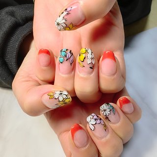 #フレンチネイル #お持込デザイン
#フラワーフレンチ
#アートし放題 #夏 #旅行 #リゾート #浴衣 #ハンド #フラワー #和柄 #大人 #個性派 #ミディアム #カラフル #ネオンカラー #ビビッド #ジェルネイル #REVE #ネイルブック