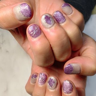#マグネットネイルデザイン #秋冬ネイル 
#アートし放題 #秋 #冬 #卒業式 #オフィス #ハンド #マグネット #大人 #キラキラ #個性派 #ベージュ #パープル #グレージュ #ジェルネイル #REVE #ネイルブック