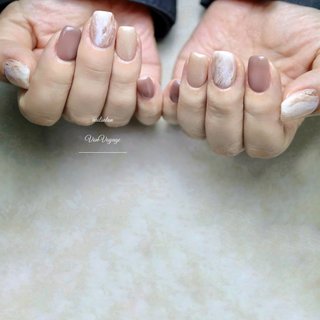 キレイめニュアンス‪𓂃✲ﾟ.* 
 
#ブラウン #ブラウンネイル #ニュアンス #シンプル #オフィス #スクエア #スクエアオフ #ショート #ショートネイルデザイン #オフホワイトネイル #ニュアンスネイル #シンプルネイル #オフィスネイル #ショートネイル #キラキラネイル #春ネイル #大人ネイル #大人かわいいネイル #大人可愛いネイル #手がキレイに見えるネイル #手が綺麗に見えるネイル #ナチュラルネイル #॑ちゅるんネイル #ちゅるちゅるネイル #グレージュネイル #3月ネイル #ブライダルネイル #ウエディングネイル #花嫁ネイル #プレ花嫁 #成人式ネイル #推しネイル #スクエアネイル #手が綺麗に見えるネイル #春 #オールシーズン #オフィス #ハンド #シンプル #ニュアンス #大人 #キラキラ #ショート #スクエア #ベージュ #グレージュ #アースカラー #ジェルネイル #お客様 #nailsalon Von Voyage #ネイルブック