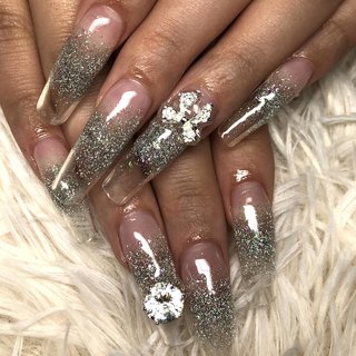 フラッシュネイルのラメグラデーション‼︎ 先端クリアでとっても可愛いネイルに✨ #オールシーズン #ハンド #グラデーション #ロング #スクエア #シルバー #ジェルネイル #pipi #ネイルブック