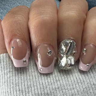  #オールシーズン #ハンド #フレンチ #キラキラ #ショート #スクエア #ピンク #グレージュ #シルバー #ジェルネイル #きゃす #ネイルブック