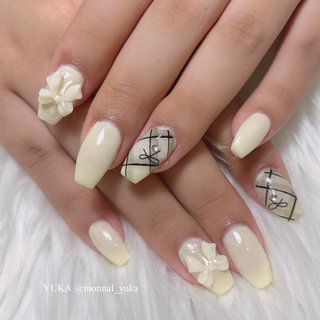 . 【HAND】シンプルジェルコース8,800yen
【メニュー名】#チェックネイル#イエローネイル 
【担当スタッフ】YUKA @monnal_yuka 
.
ご来店ありがとうございます☺︎
.
.
.
━━━━━━━━━━━━━━━━━━━━
ハンドジェル・スカルプメニュー
【担当YUKA指名】20%OFFキャンペーン実施中🌷
━━━━━━━━━━━━━━━━━━━━
【福井店】ご予約はこちら↓

LINE ID @vnd4371h
LINEから24時間ネットご予約受付中です💌

 MONNAL& モナールアンド 
営業時間 9:30～18:00 (Lo.17:00) 
定休日 不定休

住所　福井市大町10-2-2 
ショッピングシティベル近く🔔
.
TEL 0776-63-6268

━━━━━━━━━━━━━━━━━━━━
【鯖江店】ご予約はこちら↓

LINE ID @058rlgbk
LINEから24時間ネットご予約受付中です💌

 美爪ケア育成ネイルサロン Li & リアンド
営業時間 9:30～18:00 (Lo.17:00) 
定休日 日曜日・祝日

住所　鯖江市有定町1丁目8-10 2F
西山公園近く⛲️
.
TEL 0778-25-1552

━━━━━━━━━━━━━━━━━━━━
#MONNAL&#モナールアンド
#Li&#リアンド#monail#もないる
#福井ネイル#福井ネイルサロン
#ケア#ジェル#スカルプ#フットジェル
#ネイル#アートし放題#深爪矯正福井
#パーフェクトフィルイン福井
#ベース一層残し福井#フィルイン福井
#ちゅるんネイル #ワンホンネイル#韓国ネイル#大人かわいいネイル #オフィスネイル#シンプルネイル #オフィス #シンプル #チェック #ちゅるん #ワンホン #韓国 #イエロー #悠 #ネイルブック