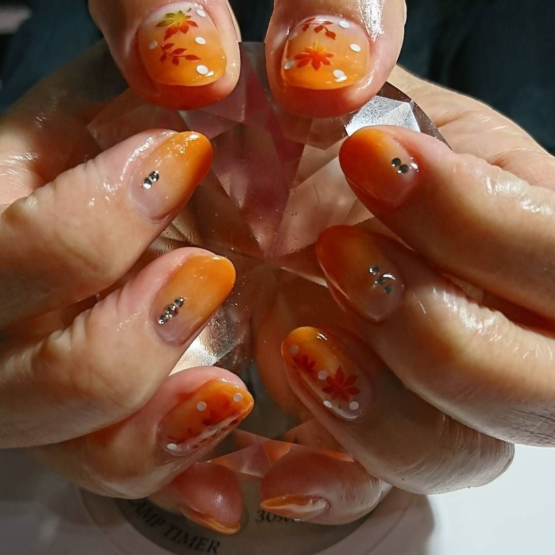 秋 ハンド シンプル グラデーション ミディアム Sakiのネイルデザイン No ネイルブック