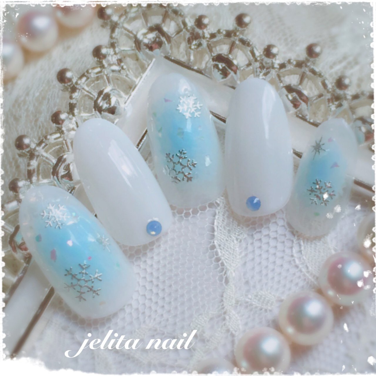 冬 チーク 雪の結晶 水色 ネイルチップ Jelita Nail 麻生理香子のネイルデザイン No ネイルブック