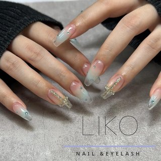 . 
クリアチップのスカルプチュアネイル💎✨
透明感でロングでも派手すぎずキレイな指先へ💅
長さ出しでしかできない可愛さです💕🥺

チップスカルプチュアは
アクリルスカルプチュアと比べ爪への負担が少なく
自爪を育成させたい方におすすめです！

ご相談はスタッフまでお声かけください😊

#クリアネイル #クリアスカルプネイル
#上品ネイル 
#冬ネイル #アートネイル 
#トレンドネイル #お洒落ネイル 

当店では画像持ち込み可
パーツ持ち込みも可能です𖤣𖥧𖥣𖡡𖥧𖤣

#ニュアンスネイル #ジェルネイル #ネイルデザイン
#佐賀サロン #佐賀市サロン #佐賀まつげエクステ 
#佐賀ネイル #佐賀市エクステ #佐賀市ネイル
#まつげエクステ #アイブロウ #ネイル #エクステ
#ワンホンエクステ #ネイルサロン #佐賀アイブロウ
#ニューオープン #ニュアンスネイル #ネイルデザイン　#シンプルネイル #ワンカラーネイル 
#likonailandeyelash 

@dolce_ootakara 
@dolce_nailschool 
@dolce.hanabatake #夏 #リゾート #ハンド #シンプル #チーク #ニュアンス #キラキラ #ロング #コフィン #クリア #水色 #シルバー #ジェルネイル #LIKO nail&eyelash #ネイルブック