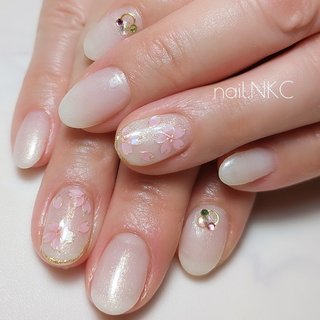 ピンク/＃白グラデーションのネイルデザイン｜ネイルブック 