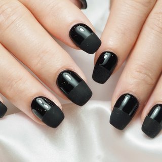 カラーブラック 指先マット加工のセパレートネイルです♡

いつもありがとうございます☺︎
*⑅︎୨୧┈︎┈︎┈︎┈︎┈︎┈︎┈︎┈︎┈︎┈︎┈︎┈︎୨୧⑅︎*

住所:広島市南区金屋町7-2
「市電段原一丁目から徒歩1分、稲荷町から徒歩5分」

＊美爪ケアのウォーターケア
ベースを残し自爪を痛めない・一層残しのフィルインサロン

*⑅︎୨୧┈︎┈︎┈︎┈︎┈︎┈︎┈︎┈︎┈︎┈︎┈︎┈︎୨୧⑅︎*

🔖ご予約は、インスタTOPページ『ホットペッパー予約フォーム』からできます♡

#newnail #nail #ネイル #네일 #美甲 #ワンホンネイル #韓国ネイル #ニュアンスネイル #大人ネイル #上品ネイル #マットネイル #セパレートネイル #ブラックネイル #ワンカラー

*⑅︎୨୧┈︎┈︎┈︎┈︎┈︎┈︎┈︎┈︎┈︎┈︎┈︎┈︎୨୧⑅︎*

 #miinanail #広島市 #広島市南区 #広島ネイルサロン #お爪を大切にする人が辿り着く美爪育成サロン #オールシーズン #ハンド #ワンカラー #マット #スクエア #ブラック #ジェルネイル #miinanail #ネイルブック