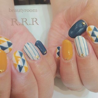 #秋ネイル#幾何学ネイル #アートし放題#三条#nail#ストライプ#アールスリー#ネイルサロン #ハンド #幾何学模様 #ジェルネイル #お客様 #PureUp #ネイルブック