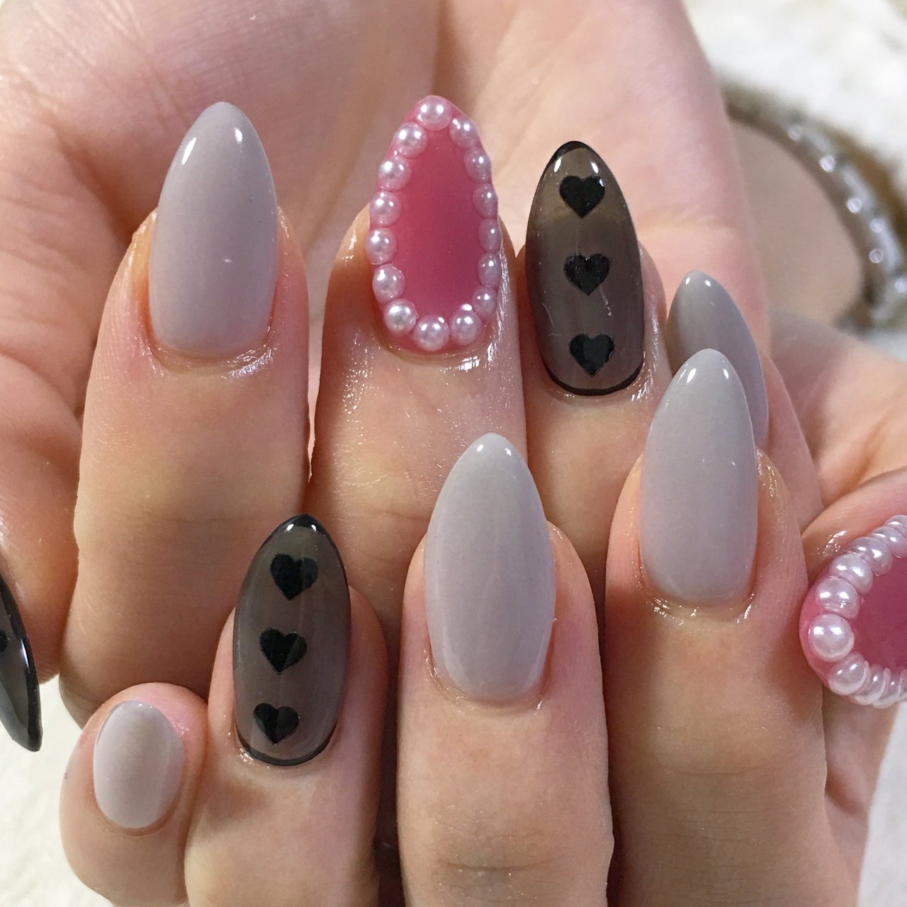 ハート パール シースルー ピンク グレー Nail Ecrinのネイルデザイン No ネイルブック