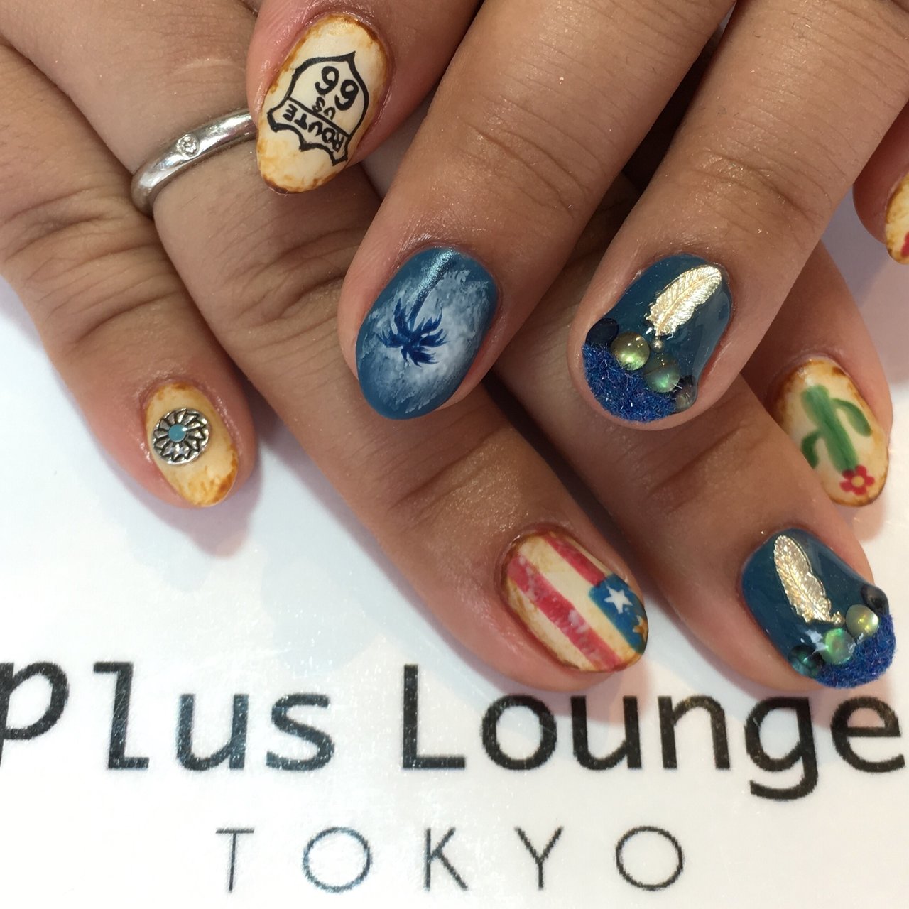 秋 海 ハンド アンティーク 国旗 Plus Lounge Tokyoのネイルデザイン No ネイルブック