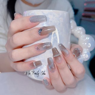 #春ネイル #秋ネイル 
#冬ネイル 
#韓国ネイル 
#ワンホンネイル 
#マグネットネイル 
#フラッシュネイル 
#チークネイル 
#パラジェル 
#キルティングネイル 
#フィルイン
#ジェルネイル 
#やり放題ネイル #春 #夏 #秋 #冬 #ハンド #チェーン #ニュアンス #ロング #スクエア #ブラウン #シルバー #スカルプチュア #お客様 #Mai Beauty Salon_マイ　マイ #ネイルブック