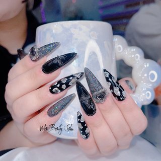 🎀🤍🫧 ヌーディーカラー シルバーラメは @boutiquejapan_com #リボン