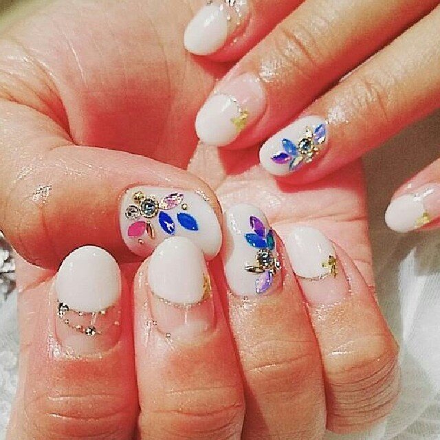 ブライダル パーティー 女子会 ハンド 変形フレンチ Nail Bar Myoguのネイルデザイン No ネイルブック