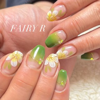 #グラデーション #キラキラ #お客様 #ハンド #ジェルネイル #春ネイル #nailbook_fan #美爪 #手が綺麗に見えるネイル #40代ネイル #50代ネイル #60代ネイル #お花ネイル #flower #グリーン#越谷市#越谷市ネイルサロン #南越谷#南越谷ネイルサロン #アートし放題 #春 #オールシーズン #ハンド #グラデーション #フラワー #ミディアム #スクエアオフ #ホワイト #イエロー #グリーン #ジェルネイル #お客様 #FAIRY R #ネイルブック