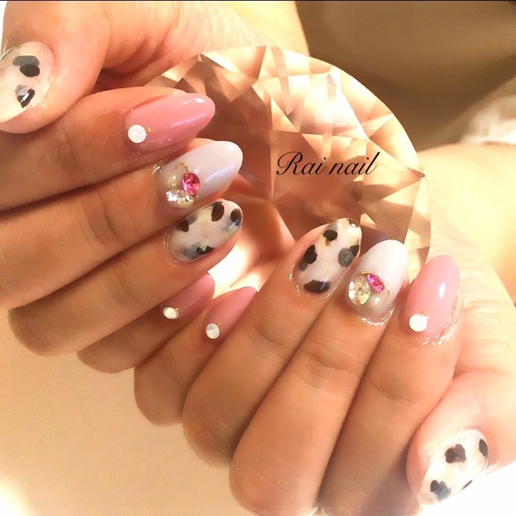 秋 冬 デート ハンド ビジュー 奈良 田原本 ネイルサロン Rai Nailのネイルデザイン No ネイルブック