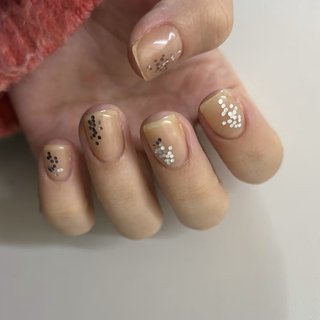 シャンパンの泡のようなホログラムデザインです^ ^ #シンプルネイル #スクエアネイル #ホログラムネイル #ナチュラルカラー #シアーネイル #ショートネイル #オールシーズン #梅雨 #七夕 #デート #ハンド #シンプル #ホログラム #ワンカラー #大人 #シアー #ショート #スクエア #ベージュ #ジェルネイル #お客様 #tomoka #ネイルブック