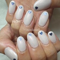 お持ち込み画像を参考に💁 オリジナルで作ったオーロラカラー🩵
何色にも光ってめっちゃ可愛い色ができました☺️
ほんのりピンクのホワイトカラーにネイビーのハートがめっちゃ合ってました！

ｰｰｰｰｰｰｰｰｰｰｰｰｰｰｰｰｰｰｰｰｰｰｰｰｰｰｰｰｰｰｰｰｰｰｰｰｰｰｰｰｰｰｰｰｰｰｰｰｰｰｰｰｰ

参道徒歩1分🚶‍♀️定額¥8.000のネイルサロン💅
毎月happyな気分で過ごせるようお客様の好みやライフスタイルに合わせてデザインしていきます😊
ネイルを皆様にしてもらいたい
爪がちゅるんとするだけでこんなにテンション上がるんだ♡を体験してもらいたい
という思いから分かりやすく通いやすい料金設定になっております◎
お持ち込みデザインからお任せネイルまで🙆🏼‍♀️デザインに迷ったらご相談ください♡
・
・
・
#表参道ネイルサロン#パラジェル#おまかせネイル#オーロラネイル#キラキラネイル#ちゅるんネイル#ネイルブック掲載#ホワイトネイル#春ネイル#オフィスネイル#カラフル#ハートネイル#ネイビーネイル

#ハートネイル #春 #オフィス #ハート #オーロラ #ちゅるん #キラキラ #ホワイト #ネイビー #カラフル #nooknail #ネイルブック