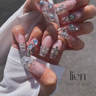 self nail⛓️🔗 
久々にメガ盛り🍚

#クロムネイル #ロングネイル #セルフネイル #クリアネイル #ネイルデザイン #nail_studio_lien #nails #ネイル #クリアネイルデザイン #ネイルスタジオリアン #スクエアネイル #naildesign #ビジューネイル #ギラギラネイル #hakodate #ネイルアート #大手町 #ootemachi #盛りネイル #函館ネイルサロン #函館 #函館ネイル #nails💅 #チップ長さ出し #海外ギャルネイル #トレンドネイル #ギャルネイル #プライベートネイルサロン #長さだしネイル #セルフネイル #長さだし #春 #夏 #オールシーズン #ライブ #ハンド #ギャル #3D #キラキラ #個性派 #ロング #コフィン #クリア #シルバー #メタリック #ジェルネイル #セルフネイル #nana #ネイルブック