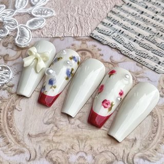#フレンチ#お花#お客様 #ベージュ #フラワー #白ネイル #ホワイト#リボン#大人ネイル#シンプル#アイボリー #春 #夏 #成人式 #梅雨 #ハンド #ニュアンス #押し花 #ワンホン #桜 #ロング #スクエア #ホワイト #レッド #水色 #ジェルネイル #ネイルチップ #Lily_OPELIA NAIL #ネイルブック