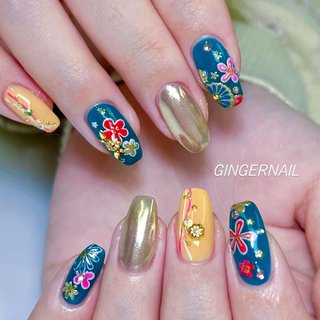 大学ご卒業式の、袴にあわせたネイルです🥹 おめでとうございます㊗️

このネイルの1ヶ月後には、入社式用の薄いピンクのワンカラーにしました♡

お客様に「初めて来たのは大学一年生の時だったので…」と言われて
確かにそうだったけれど、そんなに経つのか！！と驚愕の私……

ありがとうございます😭
今後ともよろしくお願いします🙇

✩卒業式、結婚式などのお衣装の写真をお持ちいただければ
その場でカラーやデザインをあわせてデザインいたします✨
イベント用のネイルもお気軽にご相談ください✩
⁡
．
𖡼.𖤣
𖥧𖡼𖧧 ．
.𖤣𖥧
⚘
．
⁡
✳︎ご新規様はオフ無料✳︎
✳︎1週間の無料お直し保証期間付き✳︎
✳︎フィルイン施術もやっています✳︎
⁡
✩パーツやアートによる追加料金一切なし💡
　コース制定額のプライベートサロンです☻
⁡
✩入れ替え制でご予約を取っておりますので
　お客様同士の接触が無く安心☻
⁡
✩爪や肌の特徴を見て、お一人ずつ
　ケア方法とベース作りを
　オーダーメイドで行うので
　ジェルのもちの良さに定評あり🙆‍♀️
⁡
𖡼.𖤣𖥧𖡼. 𖤣𖥧⚘.𖥧𖧧 ˒˒.
自爪で生活していた頃よりも
ジェルネイルをしてからの方が
お爪が健康になっている✨
そんな体験をたくさんの方に
していただきたいと思っております。
𖡼.𖤣𖥧𖡼.𖤣𖥧⚘.𖥧𖧧 ˒
⁡
持ち込み、オーダーメイドデザイン大歓迎✌︎
⁡
⁡
・・ ┈┈┈┈┈┈┈┈┈┈┈┈ ・・
GINGERNAIL【ジンジャーネイル】
⁡
TEL.03-6206-8417
（施術中はお電話に出られない場合があります）
⁡
ご予約用SHOPLINEは
『@jks3170l』でID検索してください✧*｡
⁡
☻プロフィールに記載のurlから
ネット予約もできます☻
⁡
・・ ┈┈┈┈┈┈┈┈┈┈┈┈ .𖥧𖧧
⁡
#ネイルブック掲載
#代々木ネイルサロン
#プライベートネイルサロン代々木
#袴ネイル#和ネイル#着物ネイル#和服ネイル
#ウェディングネイル#和装ネイル#結婚式前撮りネイル#結婚式ネイル#イベント用ネイル #ブライダル #【GINGER NAIL】代々木 ジンジャーネイル #ネイルブック