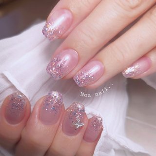BANDI✨ 
#春#春ネイル#ラメ#ラメグラデ#蝶々ネイル #手が綺麗に見えるネイル #春 #オフィス #ハンド #蝶々 #シンプル #グラデーション #大人 #キラキラ #ミディアム #コフィン #クリア #ピンク #シルバー #ジェルネイル #Noa / sueno #ネイルブック