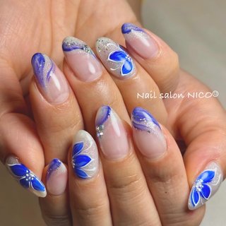 ニュアンスフラワー✖︎ロイヤルブルー💅✨ 

鮮やかさとクールさが両立する美しさ😍✨おおぶりのニュアンスフラワーはインパクトがあり目を惹きます❣️ぼかした変形フレンチも個性が出て素敵✨✨


#ニュアンスネイル #フラワーアート #フラワーネイル #かっこいいネイル #ロイヤルブルー #キラキラネイル #ブルーネイル #変形フレンチ #春ネイル #世田谷ネイル #プライベートネイル #千歳台ネイル #手が綺麗に見えるネイル #春 #パーティー #デート #Nail Salon NICO☺︎ #ネイルブック