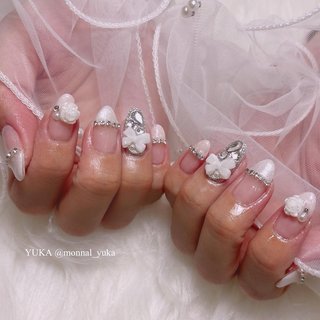 . 【HAND】デザインし放題ジェルコース11,000yen +α《ストーン埋め・Vカット・3D・手描きアート別》
【メニュー名】#ローズネイル#ホワイトネイル 
【担当スタッフ】YUKA @monnal_yuka 
.
ご来店ありがとうございます☺︎
.
.
.
━━━━━━━━━━━━━━━━━━━━
ハンドジェル・スカルプメニュー
【担当YUKA指名】20%OFFキャンペーン実施中🌷
━━━━━━━━━━━━━━━━━━━━
【福井店】ご予約はこちら↓

LINE ID @vnd4371h
LINEから24時間ネットご予約受付中です💌

 MONNAL& モナールアンド 
営業時間 9:30～18:00 (Lo.17:00) 
定休日 不定休

住所　福井市大町10-2-2 
ショッピングシティベル近く🔔
.
TEL 0776-63-6268

━━━━━━━━━━━━━━━━━━━━
【鯖江店】ご予約はこちら↓

LINE ID @058rlgbk
LINEから24時間ネットご予約受付中です💌

 美爪ケア育成ネイルサロン Li & リアンド
営業時間 9:30～18:00 (Lo.17:00) 
定休日 日曜日・祝日

住所　鯖江市有定町1丁目8-10 2F
西山公園近く⛲️
.
TEL 0778-25-1552

━━━━━━━━━━━━━━━━━━━━
#MONNAL&#モナールアンド
#Li&#リアンド#monail#もないる
#福井ネイル#福井ネイルサロン
#ケア#ジェル#スカルプ#フットジェル
#ネイル#アートし放題#深爪矯正福井
#パーフェクトフィルイン福井
#ベース一層残し福井#フィルイン福井
#ちゅるんネイル #ワンホンネイル#韓国ネイル#大人かわいいネイル #オフィスネイル#シンプルネイル #オフィス #シンプル #ちゅるん #ワンホン #韓国 #ホワイト #悠 #ネイルブック