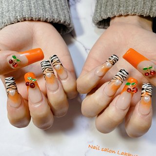 お客様ネイルです😊 いつもご来店ありがとうございます！
長さ出しロングネイル♡
ゼブラとオレンジ色が可愛いです♡

#オレンジネイル 
#フレンチネイル 
#チークネイル
#ゼブラネイル 
#さくらんぼネイル 
#スクエアネイル 
#長さ出しネイル
#ロングネイル
#ギャルネイル
#お客様ネイル
#大阪市ネイルサロン
#西心斎橋
#アメ村ネイルサロン
#ネイルすきな人と繋がりたい #春 #夏 #女子会 #ハンド #フレンチ #アニマル柄 #チーク #フルーツ #ロング #スクエア #ホワイト #オレンジ #ブラック #ジェルネイル #お客様 #lakkus807 #ネイルブック