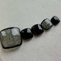 ブラック