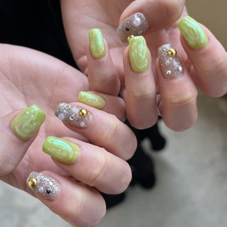 ピスタチオカラーのニュアンスデザイン💚 
#黄緑ネイル #オーロラネイル #フラッシュネイル #ぷっくりネイル #グリーンネイル #福井ネイルサロン #福井市ネイルサロン #福井ネイル #福井市 #春 #夏 #オールシーズン #リゾート #ハンド #フラッシュ #オーロラ #ちゅるん #キラキラ #ミディアム #スクエア #グリーン #メタリック #ジェルネイル #お客様 #mayu #ネイルブック