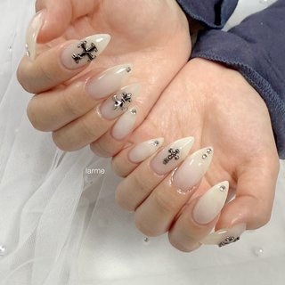 シルバーパーツのネイルデザイン｜ネイルブック