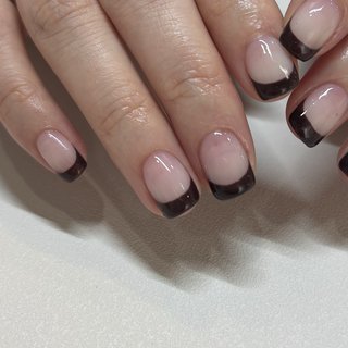 シンプルなフレンチ^ ^ 春の爽やかなスタイルを引き締めてくれそうです！ #フレンチネイル #シンプルネイル #スクエアネイル #大人ネイル #カジュアルネイル #オールシーズン #バレンタイン #デート #ハンド #シンプル #フレンチ #大人 #ショート #スクエア #ブラウン #ジェルネイル #お客様 #tomoka #ネイルブック