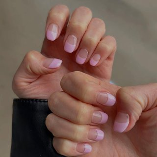 シンプルフレンチもかわいい💕 フレンチのカラーの深さ、カーブ感、カラーでアレンジ無限✨

.
#クリアベースフレンチ
.
 #tsumeawasenails #パラジェル #ニュアンスネイル #個性派ネイル #トレンドネイル #原宿ネイル #HarajukuNail #Nails #GelNails #Nailstagram #ネイルブック掲載 #フレンチネイル #クリアネイル #ピンクネイル #ショートスクエア #フレンチ #ニュアンス #個性派 #クリア #ピンク #Kazami #ネイルブック