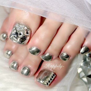 今流行りの 
『シルバーミラーnail🩵』

#サンダルの季節 

#フット #ジェルネイル #ミラー #シルバー #ビジュー #チェーン #韓国パーツ #japanesenailartist #japanesenailart #ネイル #ネイルサロン #山口県 #周南 #山口県ネイルサロン #周南市ネイルサロン #プライベートサロン #ネイルサロンハピリー #ハピリー #爪職人💅 

-Happily-
https://nail-happily24.com

〠745-0825 山口県周南市秋月2丁目3-13 ステータス秋月1F tel090-7993-3354 営業時間:9:30〜18:30（受付） 定休日:日曜日

#いつもありがとうございます😊
#サンダルを100倍可愛く 
#冬もお足を綺麗に #手が綺麗に見えるネイル #夏 #オールシーズン #海 #フット #ビジュー #チェーン #ミラー #ショート #スクエア #ブラック #シルバー #ジェルネイル #お客様 #-Happily- #ネイルブック