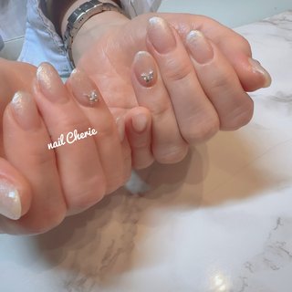 #パールホワイトネイル#ホワイトグラデーション#蝶々ネイル#春ネイル#キラキラネイル #春 #オールシーズン #デート #女子会 #ハンド #蝶々 #グラデーション #キラキラ #ミディアム #オーバル #ホワイト #ジェルネイル #お客様 #nailCherie #ネイルブック