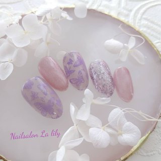 春らしいパステルカラーで #蝶々柄ネイル 🦋

マグジェルに蝶々柄
薬指は、ワンポイントカラーにラメラメ✨

可愛らしく、上品ネイルデザインです💕

＊＊＊＊＊＊＊＊＊＊＊＊＊＊＊＊＊＊＊＊＊

#ネイルブック掲載店 
#パープル系ネイル 
#パープル系ネイルデザイン 
#デートネイル 
#ネイルデザイン
#蝶々ネイル
#蝶々ネイルデザイン 
#マグジェルネイルデザイン 
#お出かけネイル 
#オフィスネイル
#オフィスネイルデザイン 
#ニュアンスネイル
#スタンプネイルデザイン 
#親指可愛いネイル
#親指可愛いネイルデザイン
#大人上品なネイル 
#大人上品ネイルデザイン 
#大人上品なネイルが得意です 
#大人可愛いネイル
#大人可愛いネイルデザイン
#nail #nailbook_fan
#nailart 

＊＊＊＊＊＊＊＊＊＊＊＊＊＊＊＊＊＊＊＊＊

⭐ご新規のお客様オフ代無料⭐

#ご予約はネイルブックから
#お電話でもお待ちしております 
#プライベートネイルサロン 
#隠れ家風ネイルサロン
#ネイルサロン郡山市富久山町

＊＊＊＊＊＊＊＊＊＊＊＊＊＊＊＊＊＊＊＊＊

💎完全予約制サロンです💎

当日ご予約希望の方は
お電話ですとスムーズです🍀
TEL 070-4109-2396

＊＊＊＊＊＊＊＊＊＊＊＊＊＊＊＊＊＊＊＊＊

⭐営業時間外（9:30〜20:00）の
　　　　　　　　メッセージの返信には対応しておりません

⭐時間外営業については、追加料金にて応相談

＊＊＊＊＊＊＊＊＊＊＊＊＊＊＊＊＊＊＊＊＊

📌月曜定休日(その他)

📌営業時間 平日9:30~18:15(最終入店)~20時

 日曜9:30~16:00（最終入店）~18:00

＊＊＊＊＊＊＊＊＊＊＊＊＊＊＊＊＊＊＊＊＊

💳️カード支払いOK
VISA. mastercard. DlSC○VER.
AMERICAN EXPRESS. JCB.
Diners Club.

＊＊＊＊＊＊＊＊＊＊＊＊＊＊＊＊＊＊＊＊＊ #春 #オフィス #デート #女子会 #ハンド #蝶々 #ラメ #ニュアンス #マグネット #キラキラ #ミディアム #オーバル #ピンク #パープル #スモーキー #ジェルネイル #ネイルチップ #Lilly #ネイルブック