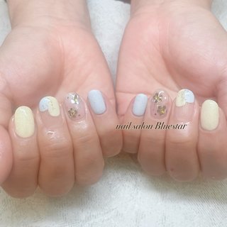 #オフィスネイル #オフィス #シンプルネイル #シンプル #春 #春ネイル #初夏 #初夏ネイル #夏 #夏ネイル #4月 #5月 #6月ネイル #6月 #大人上品ネイル #ワンカラーネイル #ぬりかけ #ホログラムネイル 
定額の中でも人気のデザイン♡
#ぬりかけネイル デザイン
キラキラの #ホロフラワー が可愛い♡

いつもご来店ありがとうございます。

＊＊＊＊＊＊＊＊＊＊＊＊
当店はフィルイン推奨サロンです。
オフ剤を使わずベースジェルを
一層残した手法でお付け替えを致します。
お客様ひとりひとりに合った
デザインとスタイルをご提案させて頂きます。
ご新規様★大歓迎です。
お電話でのご予約もお待ちしております。

＊＊＊＊＊＊＊＊＊＊＊＊
●公式LINEアカウント
@031bqznl(@含む)
※ご予約は24時間承ります♪
お気軽にお問い合わせ下さいませ♪
＊＊＊＊＊＊＊＊＊＊＊＊

◆nail salon Bluestar◆
open 9：00 ～ close 22：30
(最終受付け 21：00)
Address
東京都品川区小山3-21-8 フェアリィ武蔵小山201
tel 03-6426-7030

#武蔵小山
#武蔵小山ネイル
#nailsalons
#kokoist
#kokoist認定サロン
#kokoistマスターエデュケーター 
#kokoistok
#kokoistcertifiedsalon
#jna認定講師 #手が綺麗に見えるネイル #夏 #梅雨 #オフィス #ハンド #ホログラム #ラメ #ワンカラー #フラワー #大人 #ミディアム #ラウンド #イエロー #水色 #シルバー #ジェルネイル #お客様 #nail salon Bluestar 青山浩子 #ネイルブック