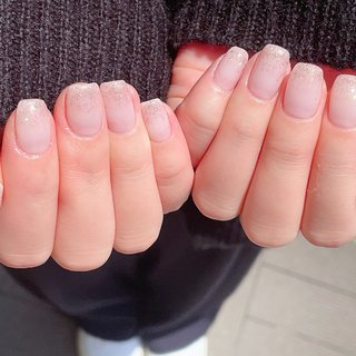 #フラッシュ📸グラデーション#キラキラネイル#可愛いネイル#人気ネイル#豊橋ネイルサロン#豊川ネイルサロン#田原ネイルサロン#蒲郡市ネイルサロン #春 #夏 #オールシーズン #旅行 #ハンド #ショート #スクエア #ホワイト #ジェルネイル #愛さん #ネイルブック