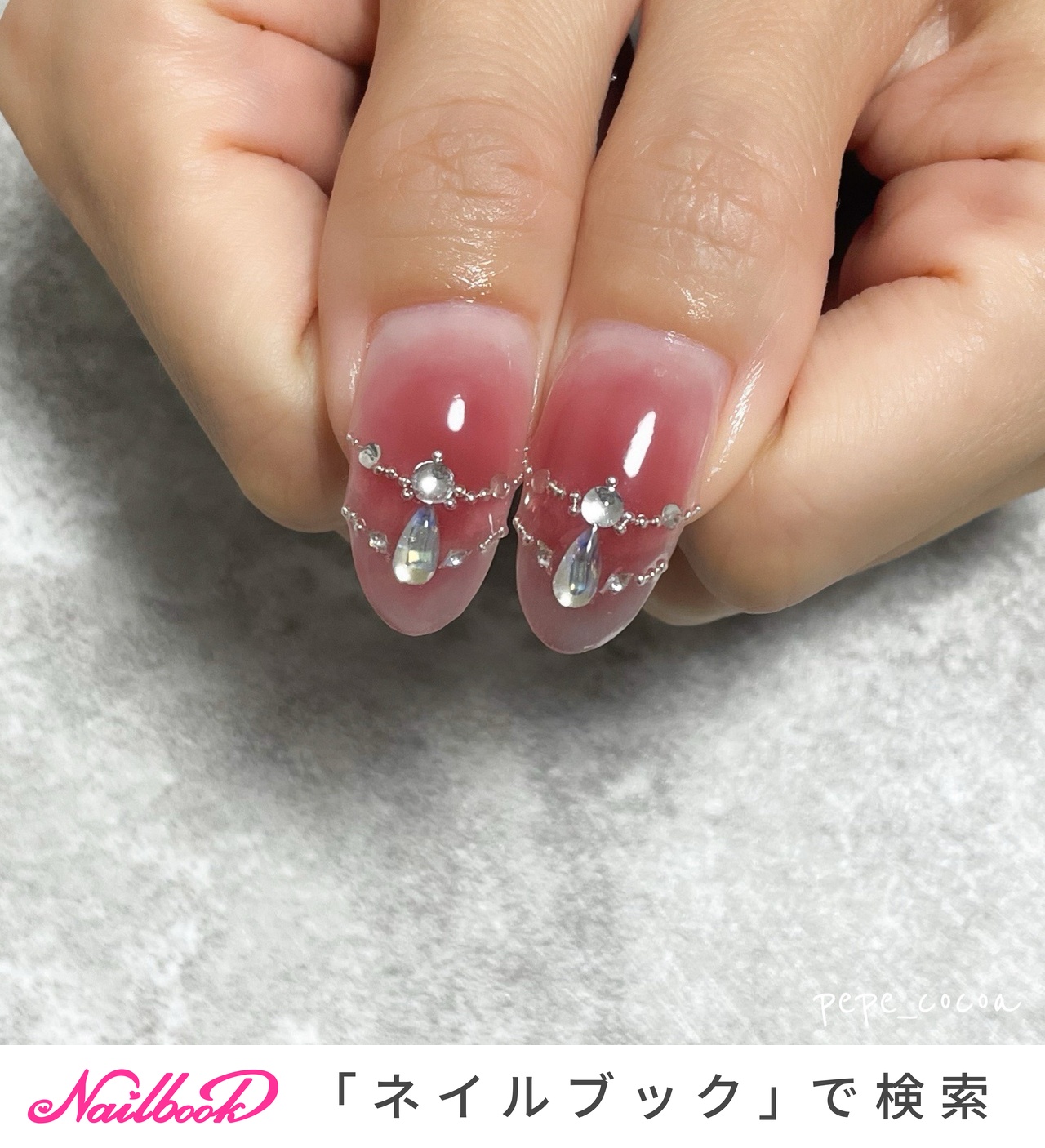 ブライダルレッドネイルは私たちが愛するとは思っていなかった傾向です