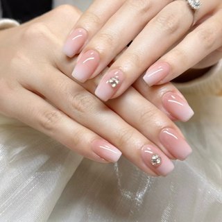#ワンホンネイル #韓国風ネイル
#ジェールネイル
#ちゅろんネイル
#シンプルネイル
#ピンクネイル
#オフィスネイル
#グラデーションネイル
#夏ネイル
#キラキラネイル #手が綺麗に見えるネイル #夏 #オールシーズン #オフィス #シンプル #グラデーション #大人 #ちゅるん #ワンホン #ミディアム #スクエア #ホワイト #ピンク #ジェルネイル #お客様 #by moon salon #ネイルブック