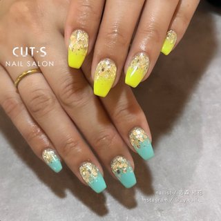 . .
vivid color 🩵💛

ド派手に🪄.⋆⟡
.
担当ネイリスト | 吉森 結花
.
.
#福山市ネイル 
#カッツネイル
.
.
#CUT･Sネイルサロン元町店
福山市元町13-27　2F
084-925-2696
.
.
Instagram
＠_y.nail._
.
.
#ホットペッパーからご予約できます
.
. #春 #ハンド #ラメ #ロング #スクエア #イエロー #グリーン #カラフル #ジェルネイル #お客様 #CUT・S NAIL SALON #ネイルブック