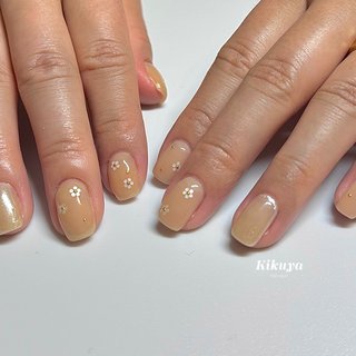 . - - -

ホロフラワー人気です(ᵔᴥᵔ)

- - -

●simple design ¥8800

＿＿＿＿＿＿＿＿＿＿＿＿＿＿＿＿＿＿＿＿＿＿＿＿

Kikuya nail salon📍Nakameguro

10:00-21:00

＿＿＿＿＿＿＿＿＿＿＿＿＿＿＿＿＿＿＿＿＿＿＿＿

#kikuyanailsalon #中目黒ネイルサロン #代官山ネイルサロン #ニュアンスネイル #ワンカラーネイル #個性派ネイル #韓国ネイル #お任せネイル #パラジェル #フィルイン #手描きネイル #ちゅるんネイル#クリアネイル #一癖ネイル #手が綺麗に見えるネイル #ホログラムネイル #ホロフラワー #オーロラネイル #夏ネイル #手が綺麗に見えるネイル #夏 #海 #浴衣 #ハンド #ホログラム #フラワー #オーロラ #キラキラ #ショート #スクエア #イエロー #パステル #ジェルネイル #お客様 #Kikuya nail salon（旧）Cobito nail #ネイルブック