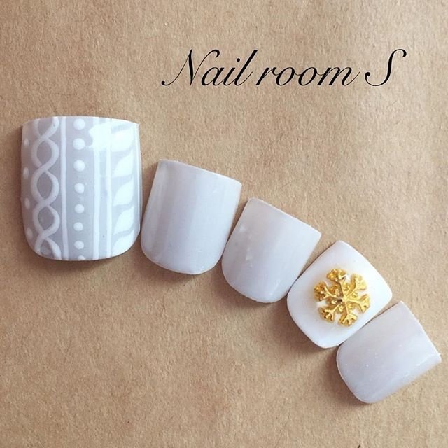秋 冬 クリスマス フット ビジュー ｎailroom ｓ Shiho Hiratouのネイルデザイン No ネイルブック