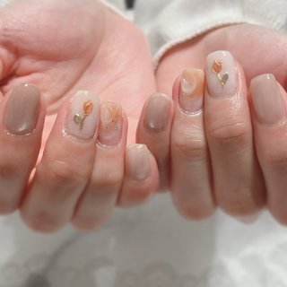 #チューリップ #春ネイル#マグネット #ニュアンス #春 #ハンド #フラワー #ニュアンス #ショート #スクエア #ホワイト #オレンジ #ジェルネイル #お客様 #kzeot #ネイルブック