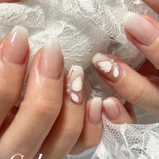 . #ベイビーブーマー#ちょうちょネイル#蝶々ネイル#蝶々ネイルデザイン#ちょうちょネイルデザイン#シンプルネイルデザイン#手書きネイル#ミラーネイル#nail#nailart#naildesign#山口県ネイルサロン#防府市ネイルサロン#宇部市#周南市 #オールシーズン #ハンド #蝶々 #ベイビーブーマー #ミラー #ホワイト #ピンク #Colorer-クロレ- #ネイルブック