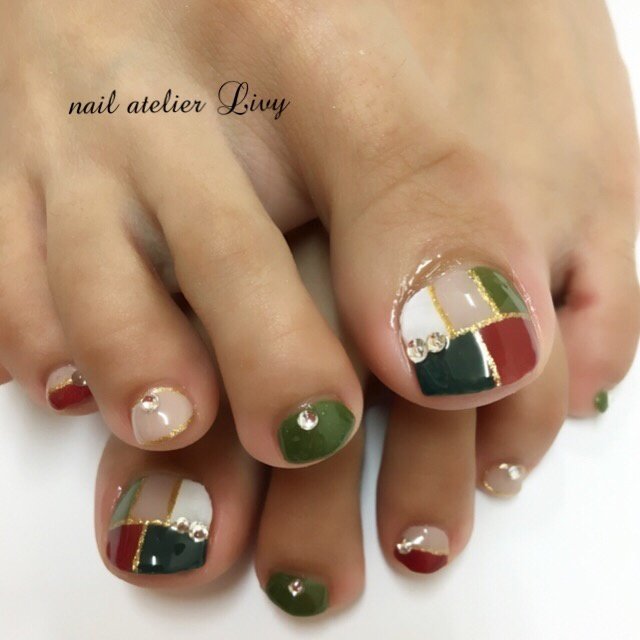 秋 冬 フット ラメ バイカラー Nailatelierlivyのネイルデザイン No ネイルブック