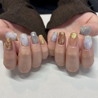 陶器の様なお花のデザインにニュアンスを合わせました^ ^ #スクエアネイル #ニュアンスネイル #大人ネイル #凹凸ネイル #インクネイル #落書きネイル #鉛筆ネイル #色鉛筆ネイル #福岡ネイル #薬院ネイル #夏 #浴衣 #ライブ #パーティー #ハンド #フラワー #ニュアンス #大人 #ミディアム #スクエア #ホワイト #水色 #ブラウン #ジェルネイル #お客様 #tomoka #ネイルブック