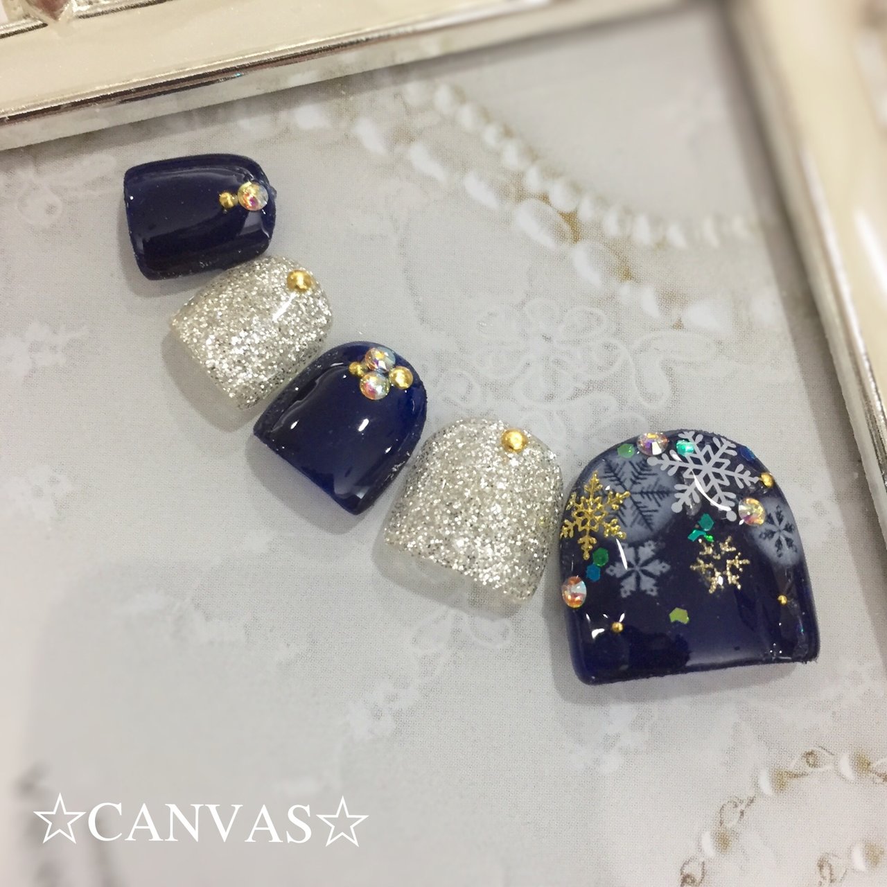 冬 フット 雪の結晶 ネイビー シルバー Canvas Tamiのネイルデザイン No 2652454 ネイルブック